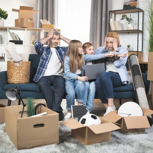 Les 7 erreurs à éviter lors d’un débarras maison : guide essentiel pour un désencombrement réussi