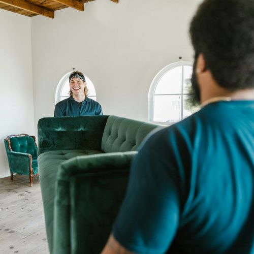 Pourquoi choisir une entreprise locale pour un débarras ?